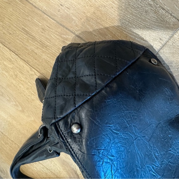 CHANEL Black Quilted Shoulder Tote with Logo Hardware - Picture 3 of 4
